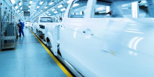 Linea di produzione automobilistica pronta per l'integrazione di sistemi di marcatura e tracciabilità dei pezzi