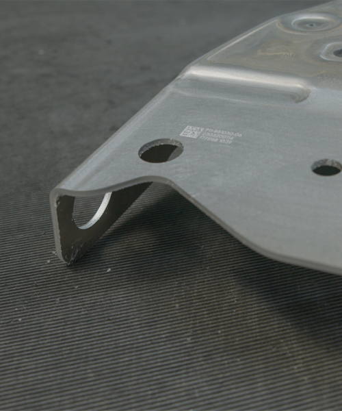 Pezzo automobilistico in alluminio identificato con datamatrix per la rintracciabilità