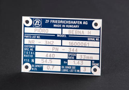 Incisione di lastre di alluminio anodizzato a conformità europea con marcatrice a micropunti