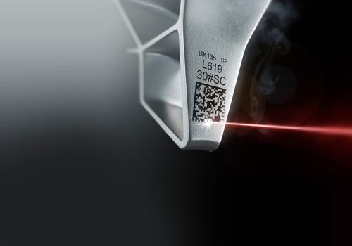 Incisione laser su parti metalliche con codice Datamatrix per la rintracciabilità